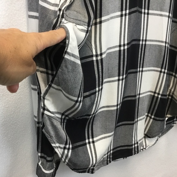 Eddie Bauer Black & White Plaid Tunic Blouse with Side Pockets - Picture 6 of 13